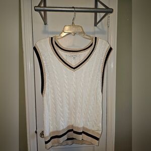 IN CONVERSATION Women's V-Neck Sweater Vest - Ivory and Black